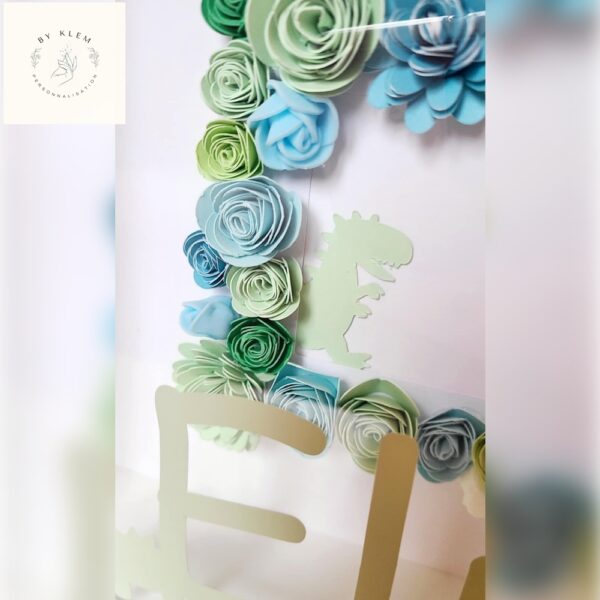 Cadre initiale fleurie personnalisé - bleu/vert pastel - dinosaure