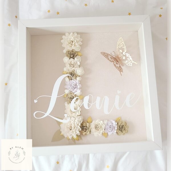 Cadre initiale fleurie personnalisé - blanc/beige - papillon