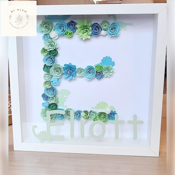 Cadre initiale fleurie personnalisé - bleu/vert pastel - dinosaure