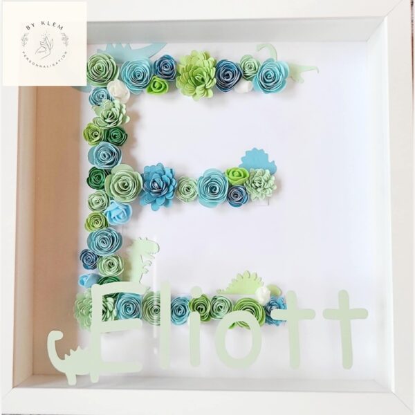 Cadre initiale fleurie personnalisé - bleu/vert pastel - dinosaure