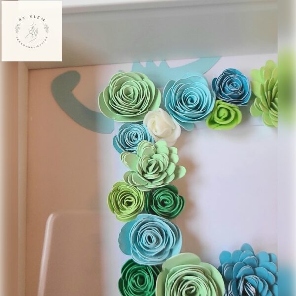 Cadre initiale fleurie personnalisé - bleu/vert pastel - dinosaure